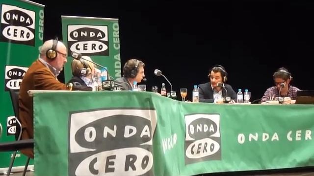 Carlos Alsina traslada el programa "La brújula" de Onda Cero alTeatro Municipal de Torrevieja.wmv смотреть онлайн