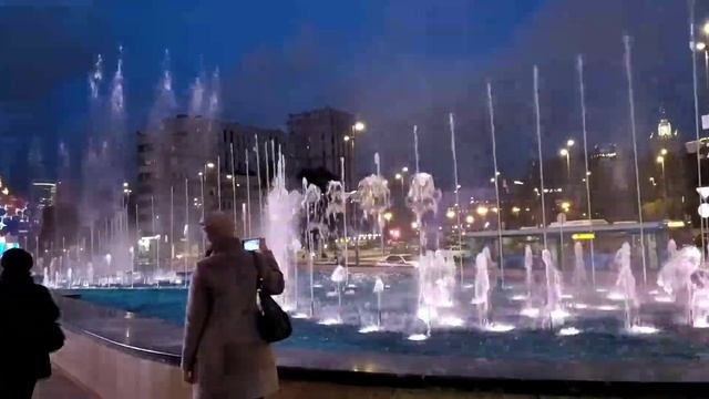 М.Киевская ТЦ Европейский музыкальный фонтан! МОСКВА смотреть онлайн