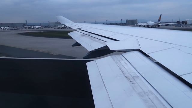 TRIP REPORT | Lufthansa | Boeing 747-400 | Frankfurt - Berlin Tegel (FRA-TXL) | Economy Class смотреть онлайн