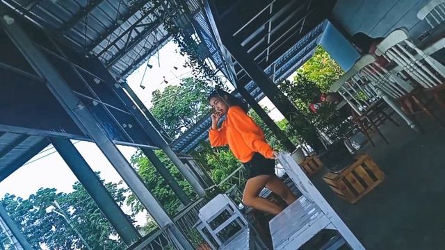 Pemotretan Satu Tempat Satu Kostum Puluhan Pose смотреть онлайн