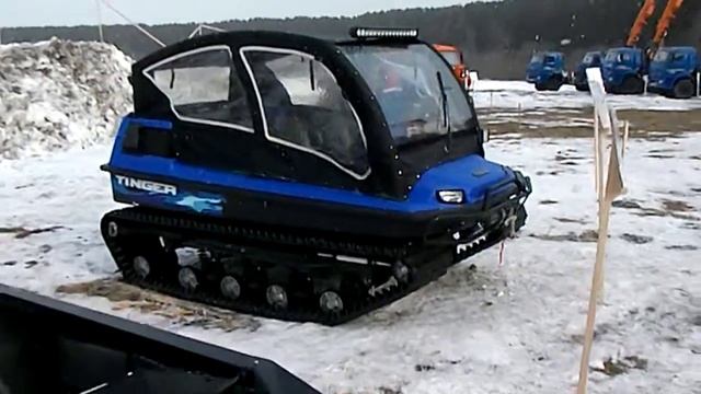 Гусеничная спецтехника на выставке. смотреть онлайн