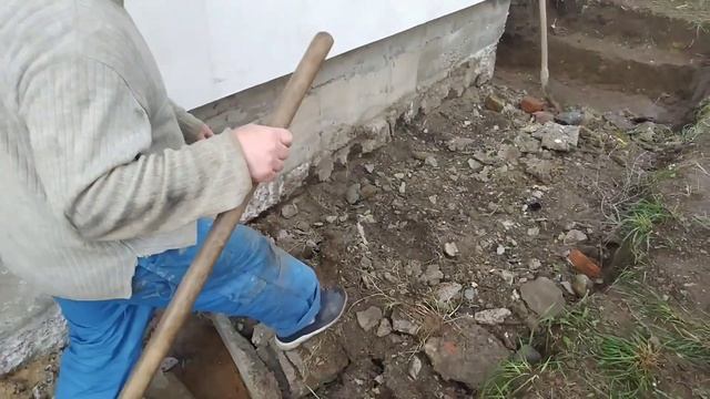 Начали делать отмостку. Обзор свайно-ростверкого фундамента. смотреть онлайн