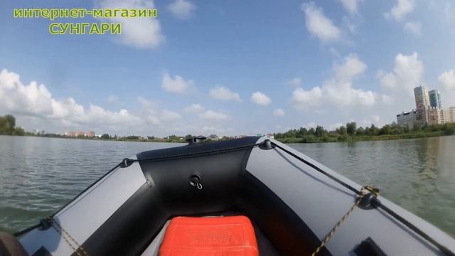 Лодка Китт Бот 370 НДНД с мотором Сузуки ДТ 9.9 АС, загрузка кокпита примерно 280 кг. Винт 11 шаг.