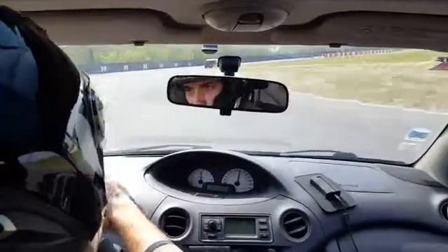 Honda CRX vs Yaris TS - Circuit Bosch Juvincourt 2 смотреть онлайн