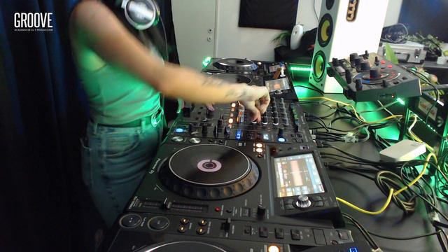 Valen Vazquez - Techno - Academia Groove смотреть онлайн