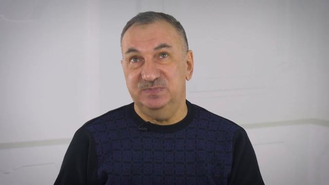 Первый секретарь обкома ВЛКСМ мне и говорит: - А ещё я тебе поручаю факельное шествие! смотреть онлайн