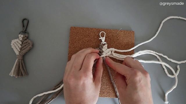 DIY Macrame Keychain, Two-Color Heart Key Chain Tutorial • Makramee Herz Schlüsselanhänger смотреть онлайн