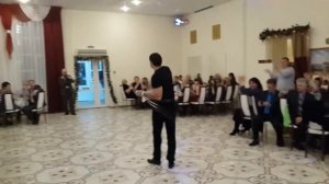 Прикольный красивый казачий танец с шашками. Фланкировка шашкой. Казачья шашка.