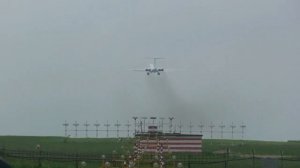 Заход на посадку и уход на второй круг правительственного самолета