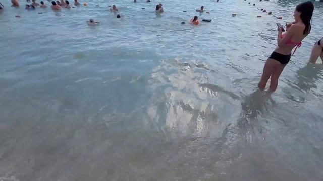 Кабардинка. Пляжи переполнены, море закипает, мест уже нет. Мнение отдыхающих. смотреть онлайн