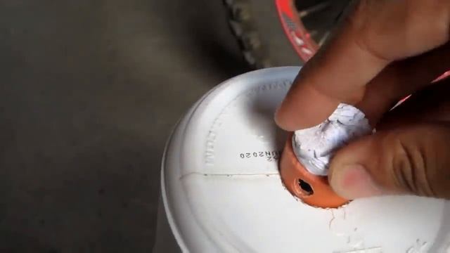 How to Make Homemade Dumbbell For Free - DIY Weights смотреть онлайн