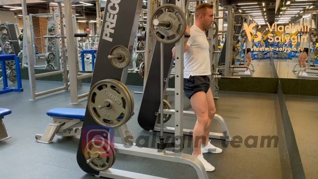 11. Приседания в тренажере Смита смотреть онлайн