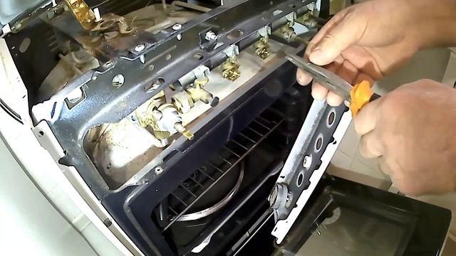 Чем и как смазать газовый кран на плите? Разборка крана. Guru from the USSR. смотреть онлайн