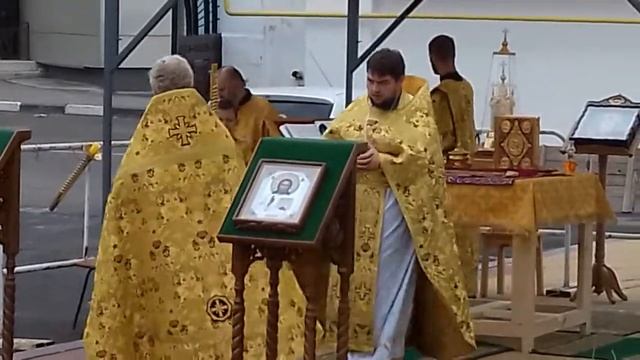 Херувимская и Великий вход. Воскресная Литургия. Марфо-Мариинский женский монастырь смотреть онлайн