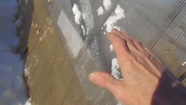 Ломает парник теплицу.Что делать. Убираем снег вовремя. смотреть онлайн