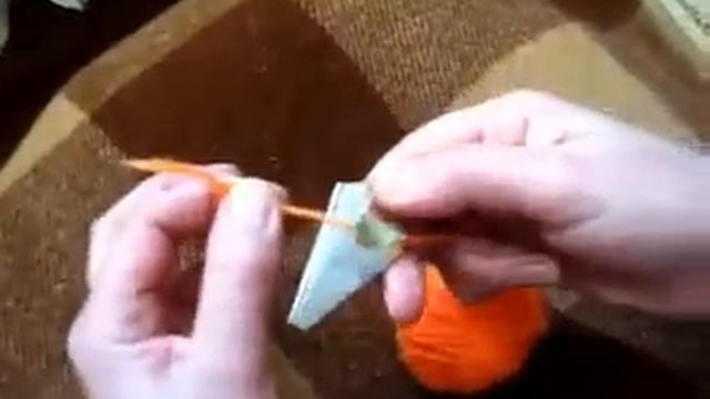 Урок 3. Учимся вязать на Ивушке - заправка нити в нитеводитель смотреть онлайн