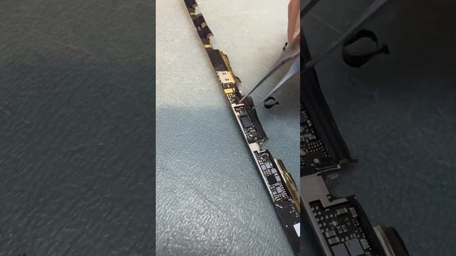 Замена матрицы на MacBook Pro 16 M1 Pro с сохранением функции True Tone смотреть онлайн