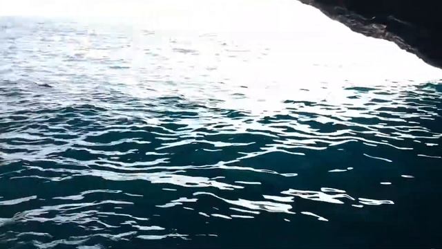 Водная Пещера. Море. Дети ныряют смотреть онлайн