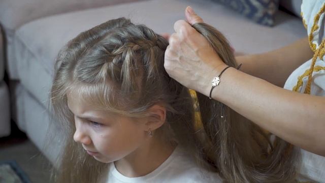 Плетём простую косичку «колосок» смотреть онлайн