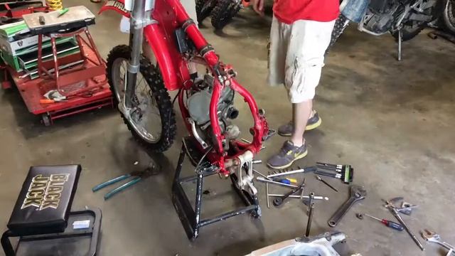 Honda CR 125 1997 - Partial Bike Tear Down - Time Lapse - Two Stroke Motorcycle смотреть онлайн
