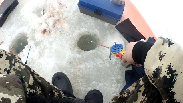 РЫБАЛКА НА ШОШЕ! РЫБА ЕСТЬ! КЛЕВ ОГОНЬ! смотреть онлайн