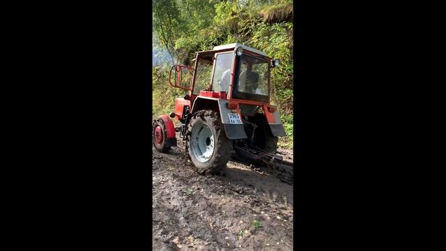 ?Трактор Т-30А80 в гору по грязи после дождя смотреть онлайн