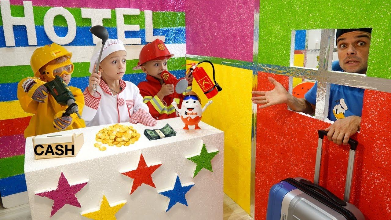 Марк с папой шутят и играют в Отель | Mark and Dad are joking and playing Hotel games смотреть онлайн