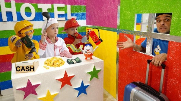 Марк с папой шутят и играют в Отель | Mark and Dad are joking and playing Hotel games