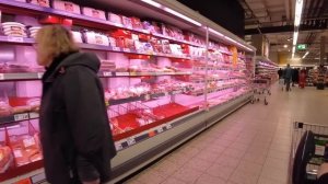 почему в германии пенсионеры лазают по помойкам,нищие пенсии,Шольцу наплевать на стариков и молодеж