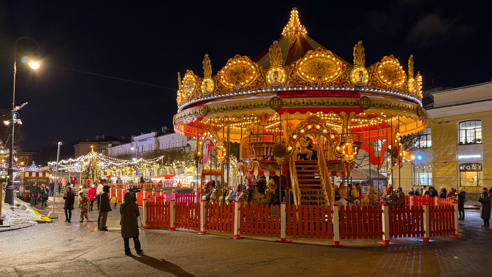 ?? Прогулка по Новогоднему Петербургу. Снега нет, но вы держитесь. смотреть онлайн