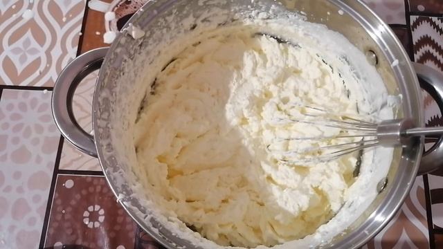 Самостоятельно,своими руками делаю сливочное масло из магазинных сливок 33%.Эксперимент. смотреть онлайн