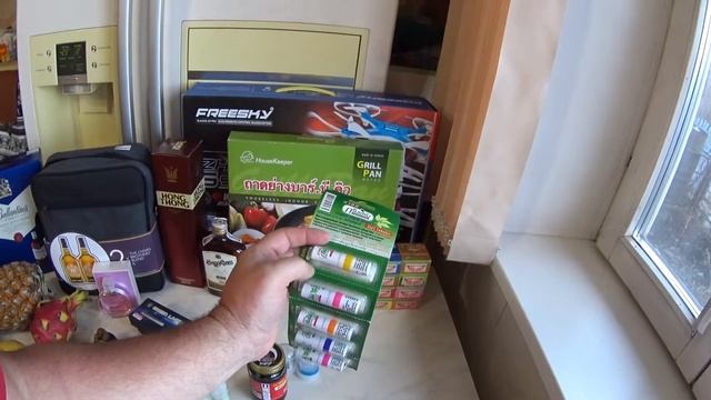 Фрукты, подарки и сувениры из Таиланда