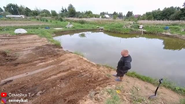 Опять копаем, планируем свой пруд на участке/Делаем пологими берега у пруда экскаватором погрузчико смотреть онлайн