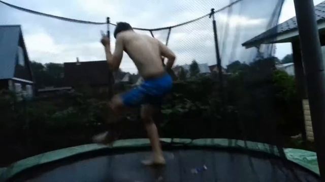 Танцы на батуте смотреть онлайн