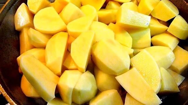Вкусно - #КАРТОШКА Тушеная с РЕБРЫШКАМИ #Рецепты. смотреть онлайн