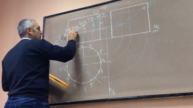 Побудова перерізу циліндра площинами. Побудова розгортки 2 смотреть онлайн