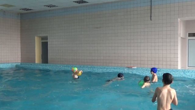 нет ничего более веселого, чем мячи в бассейне. Отдых, радость и здоровье