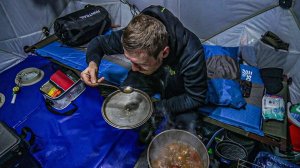 НЕДЕЛЯ НА ЛЬДУ В ПАЛАТКЕ. Заброс шмурдяка. Установка лагеря. Прорубь для бани. Часть 1.