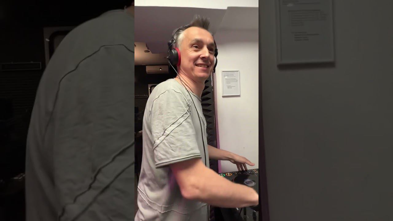 Я должен танцевать vs. Patumpa смотреть онлайн