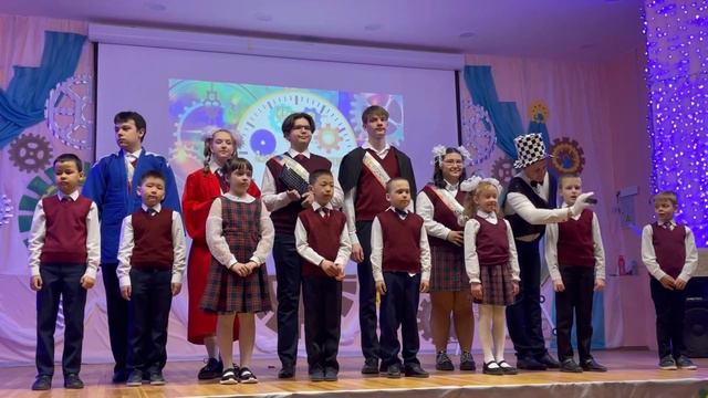 Поздравление первоклашек школы 19. Последний звонок - 2023 смотреть онлайн