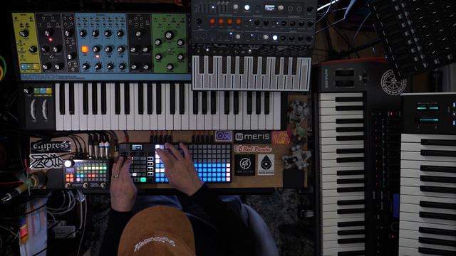 200622 - MicroFreak Offset. Featuring Oxi One sequencer, Arturia MicroFreak and Moog Matriarch смотреть онлайн