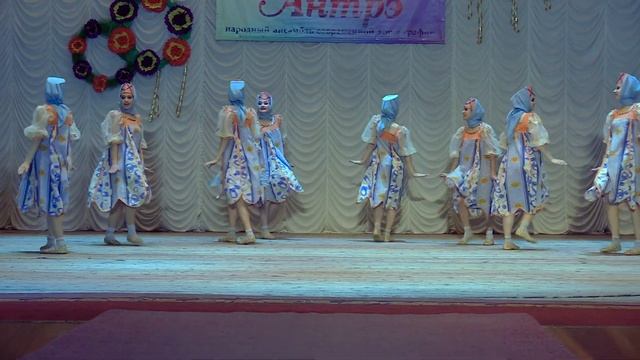 Народный ансамбль современной хореографии "Антрэ", г. Донецк. Лапотушки смотреть онлайн