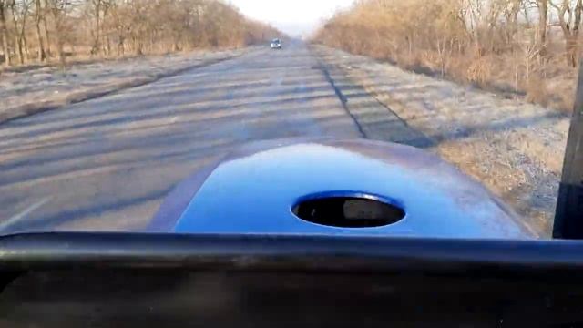 Трактор ДМТЗ-404 БУКСИРУЕТ ВАЗ 2107 на СТО ! Помощь на Трассе ! смотреть онлайн