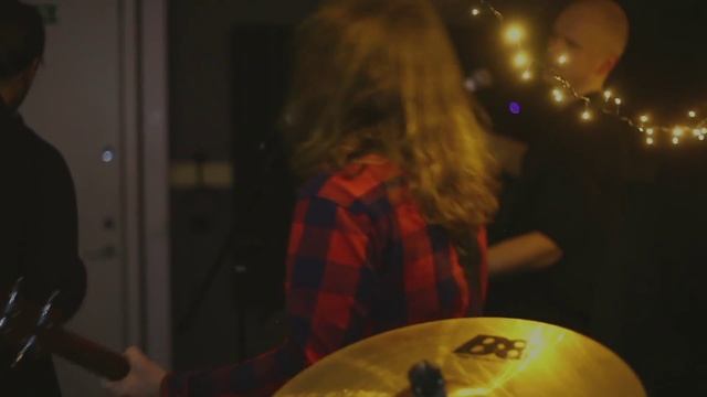 Alive by Pearl Jam, Little Drummer Boy and Peace on Earth смотреть онлайн