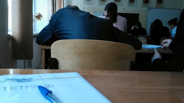 Кто громче крикнет жопа на уроке смотреть онлайн