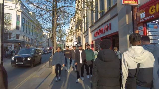 London Walk on Easter Bank Holiday ? Mayfair to Covent Garden incl. Busy Oxford Street - 4K 60fps смотреть онлайн