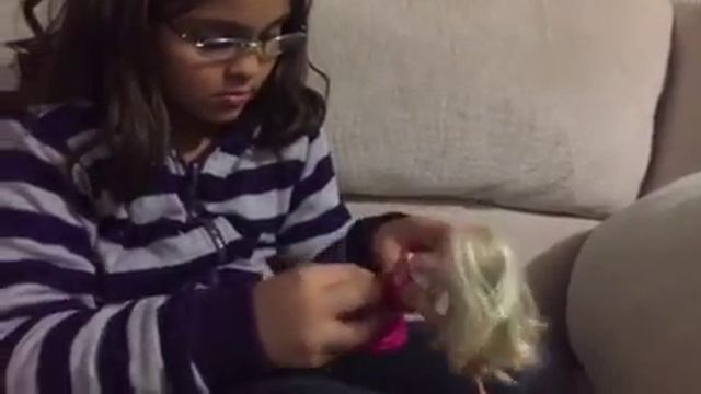 Barbie - Advent Calendar Day 7 - Christmas Presents with Jellybean Joy! смотреть онлайн