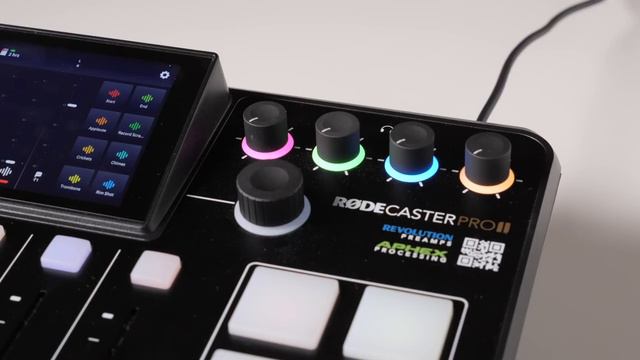 RODECaster Pro 2 versus Mackie DLZ Creator podcast & livestream mixers/recorders смотреть онлайн