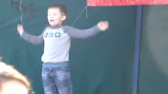 9-ое мая. Мальчик рассказывает стихи! смотреть онлайн