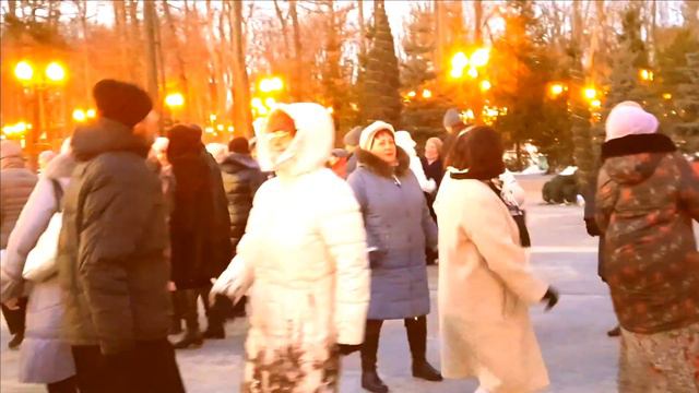 ДЕВЧОНОЧКА ТЕМНЫЕ НОЧИ смотреть онлайн